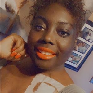 Meet your Posher, Ebony